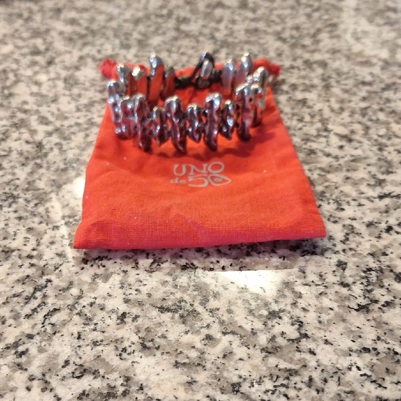 UNO de 50 Textured Silver Bracelet - Picture 4 of 4